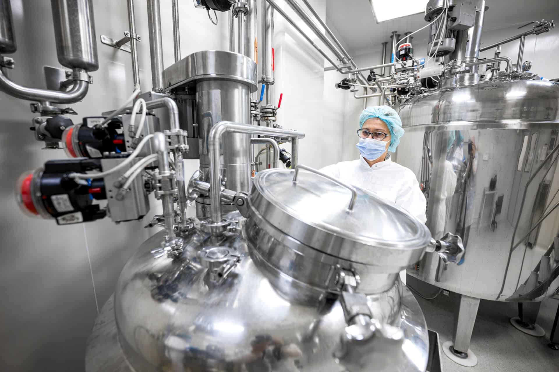 Sterile manufacturing process monitoring